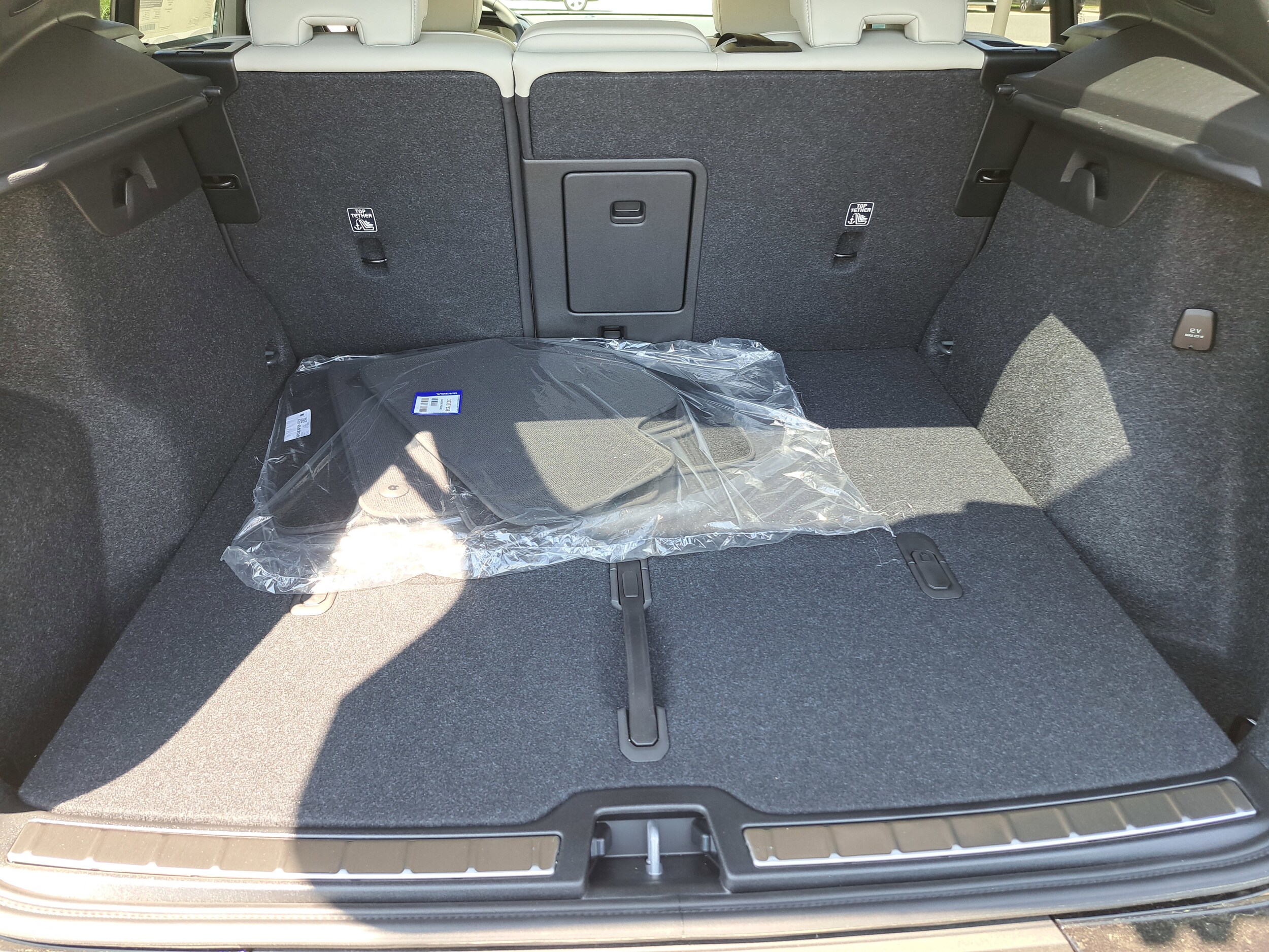 2026 Volvo XC40 Plus - Photo 8