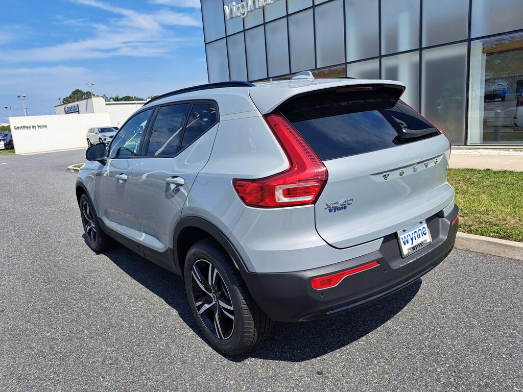 New 2026 Volvo XC40 B5 Core SUV