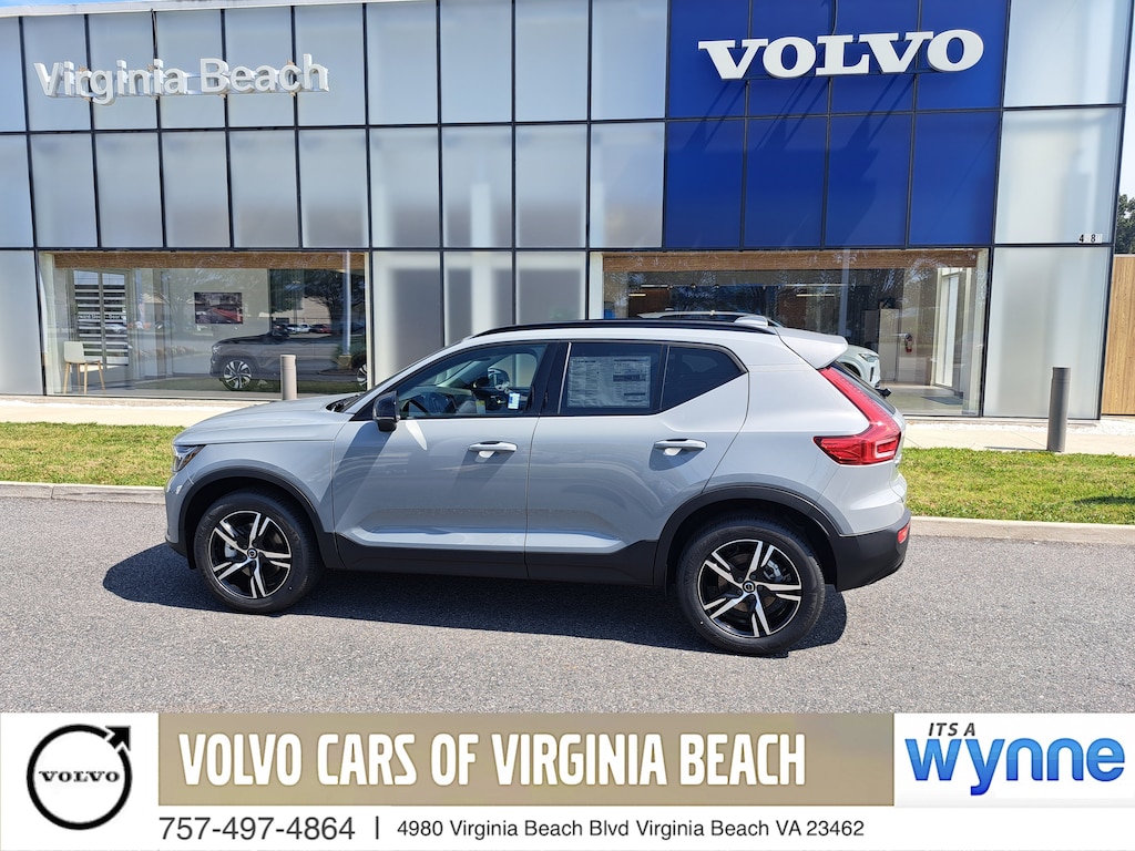 New 2026 Volvo XC40 B5 Core SUV