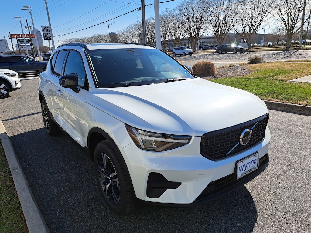 New 2026 Volvo XC40 B4 Core SUV