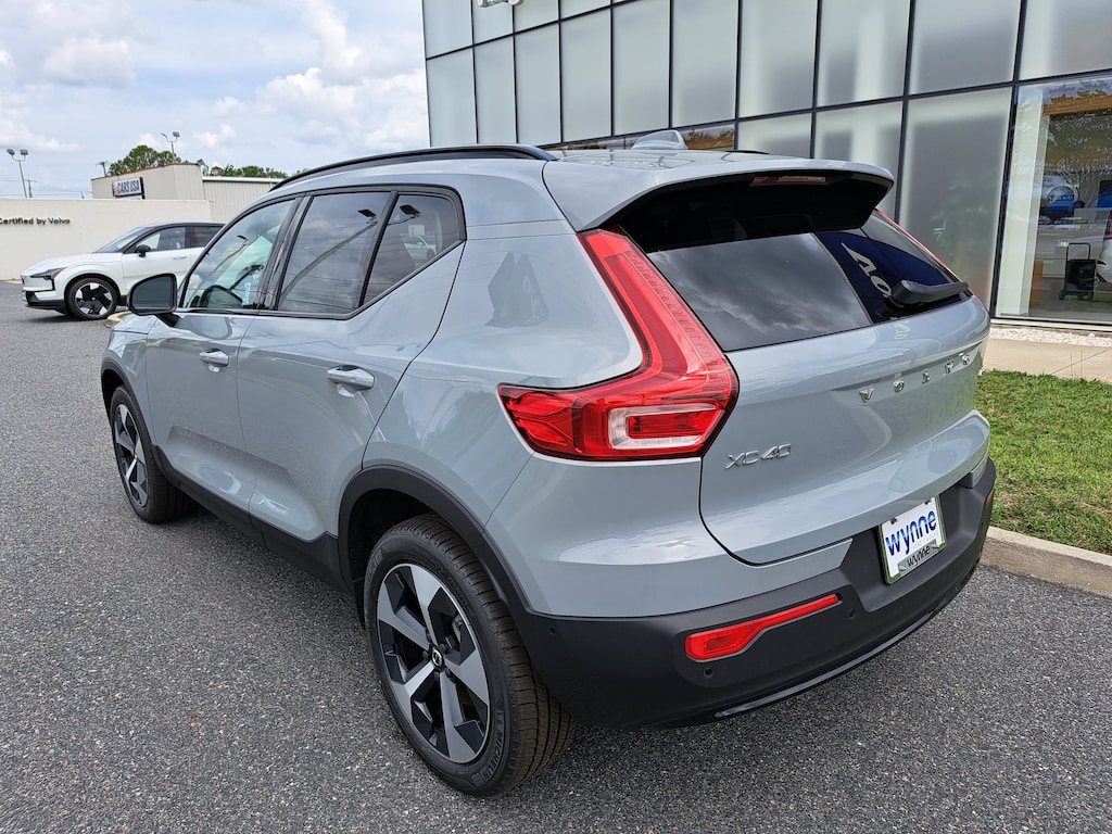 New 2026 Volvo XC40 B5 Plus SUV