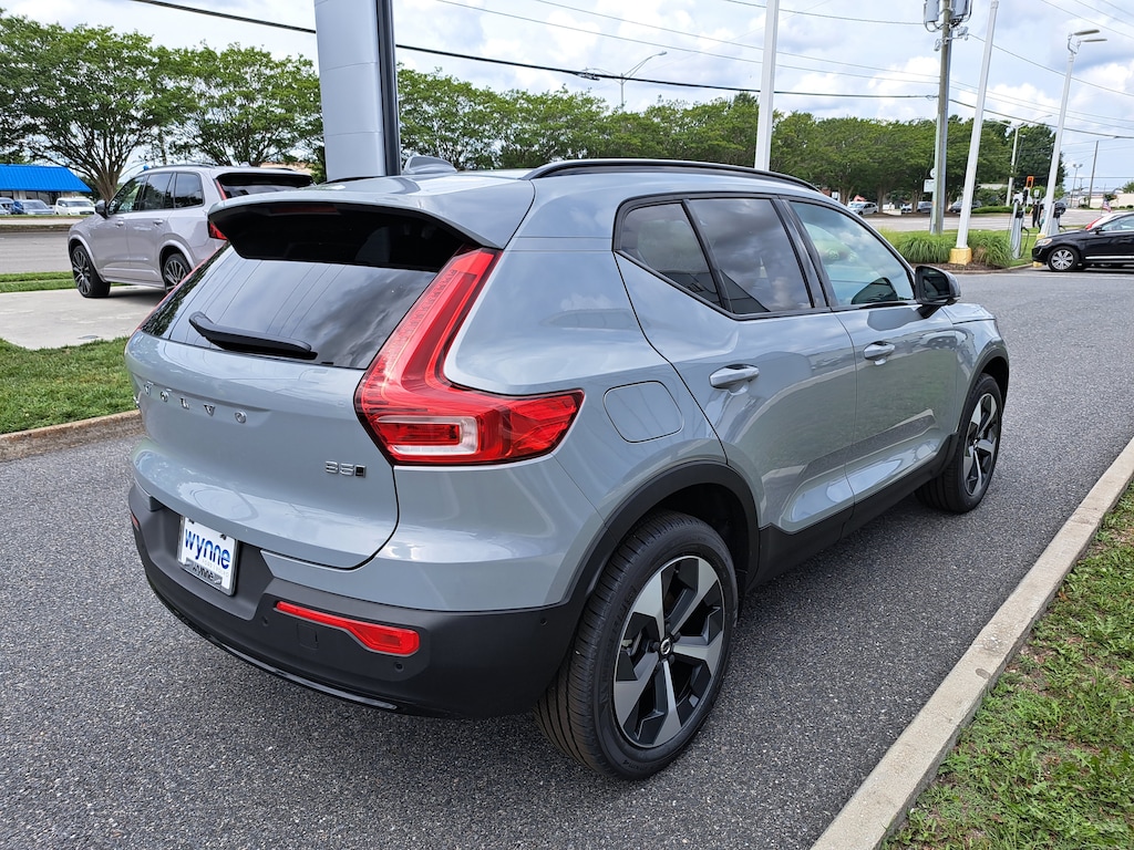 New 2026 Volvo XC40 B5 Plus SUV