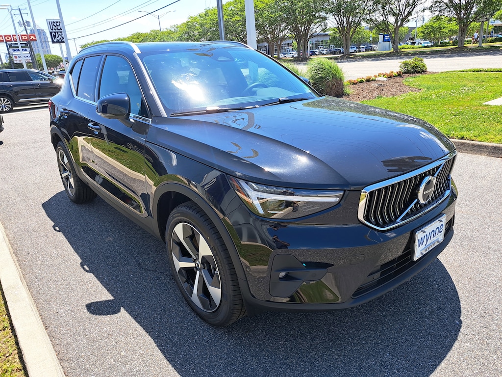 New 2026 Volvo XC40 B5 Plus SUV