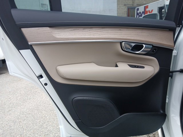 2026 Volvo XC90 Plus - Photo 27