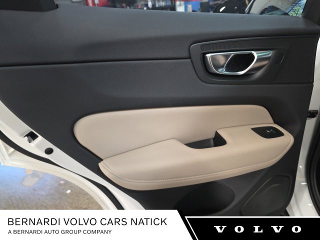 2026 Volvo XC60 Plus - Photo 27