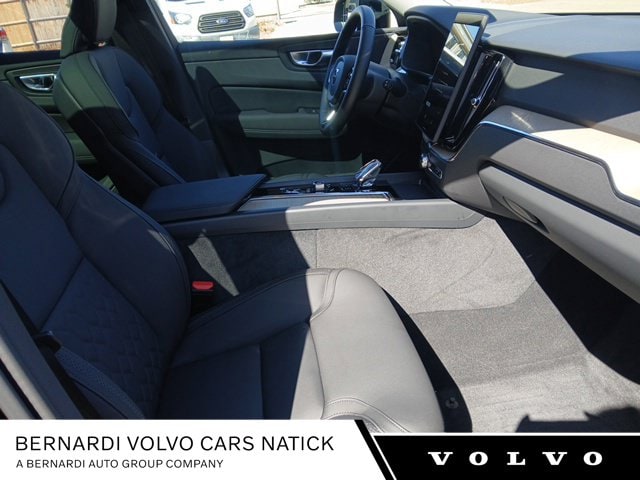 2026 Volvo XC60 Plus - Photo 14