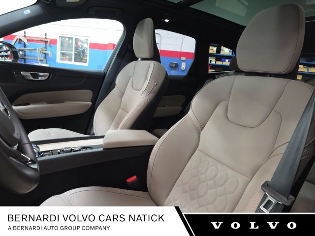 2026 Volvo XC60 Plus - Photo 9