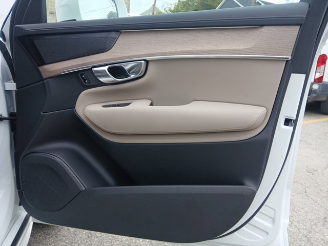 2026 Volvo XC90 Plus - Photo 28