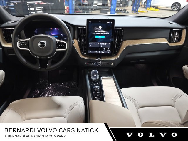 2026 Volvo XC60 Plus - Photo 13