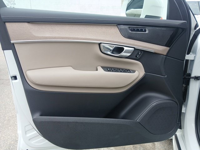 2026 Volvo XC90 Plus - Photo 26