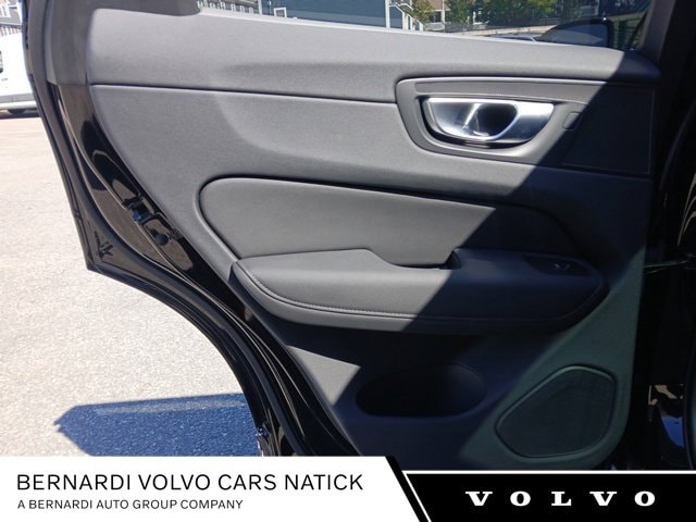 2026 Volvo XC60 Plus - Photo 28