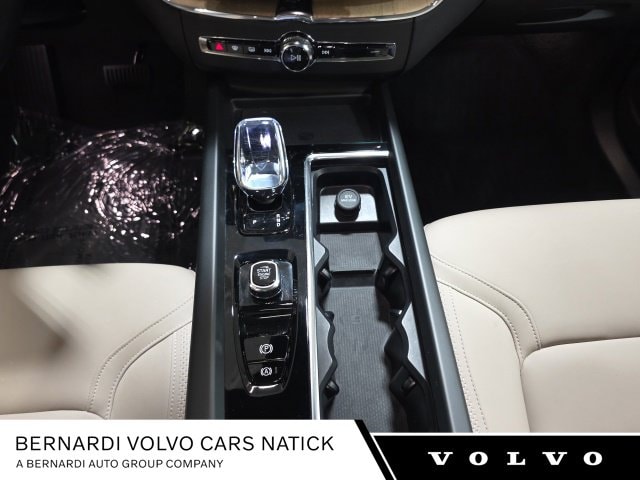 2026 Volvo XC60 Plus - Photo 15