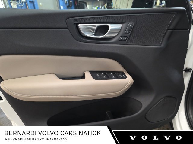 2026 Volvo XC60 Plus - Photo 25