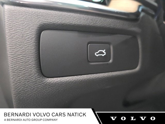 2026 Volvo XC60 Plus - Photo 31