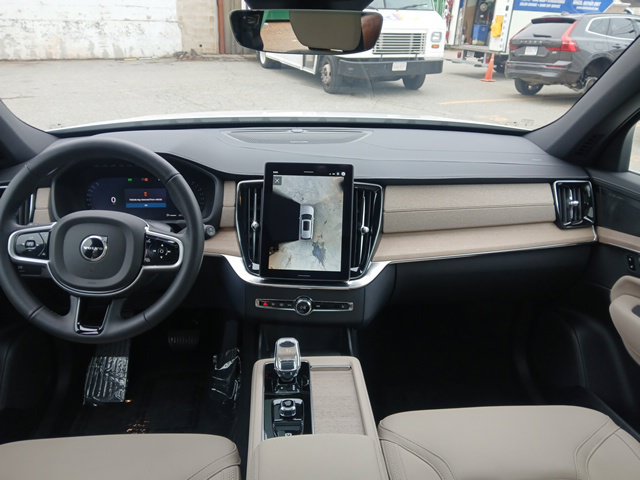 2026 Volvo XC90 Plus - Photo 15