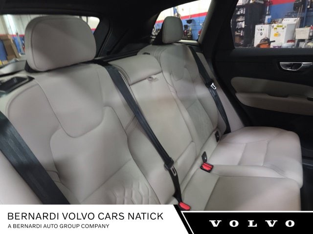 2026 Volvo XC60 Plus - Photo 11