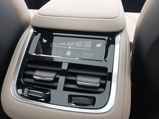 2026 Volvo XC90 Plus - Photo 35