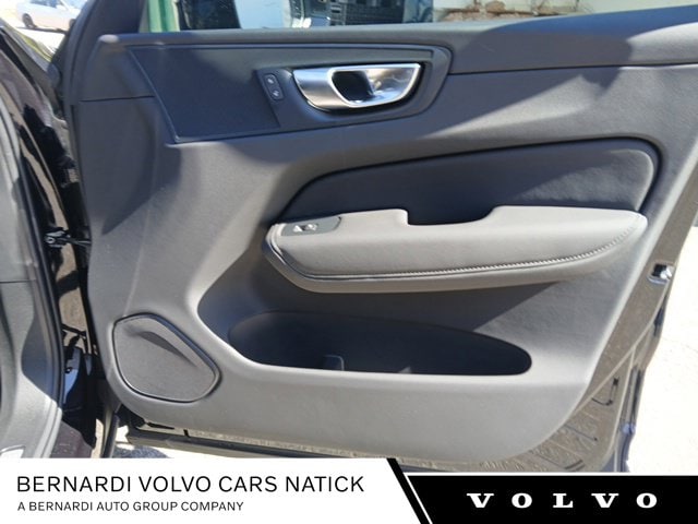 2026 Volvo XC60 Plus - Photo 29