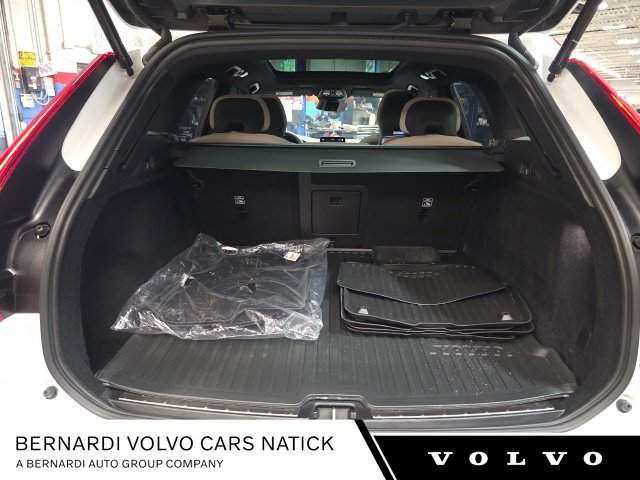 2026 Volvo XC60 Plus - Photo 23