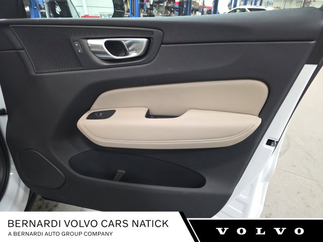 2026 Volvo XC60 Plus - Photo 28