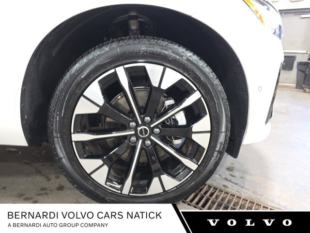 2026 Volvo XC60 Plus - Photo 18