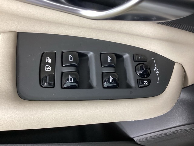 2026 Volvo XC90 Plus - Photo 18