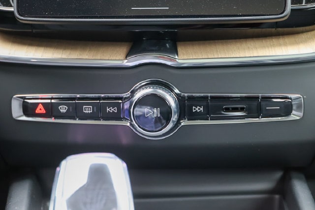 2026 Volvo XC60 Plus - Photo 25