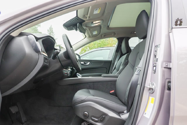 2026 Volvo XC60 Plus - Photo 16