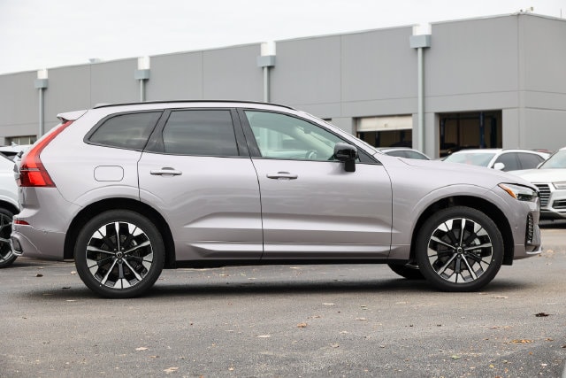 2026 Volvo XC60 Plus - Photo 15
