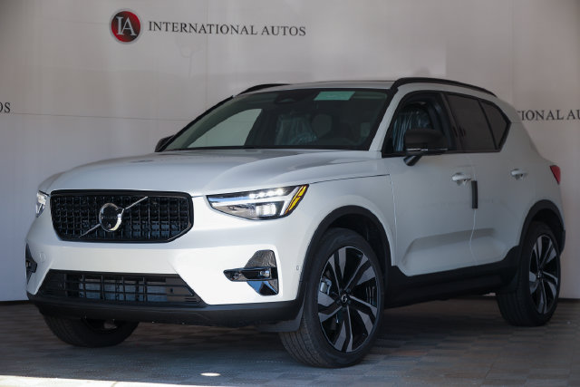 New 2026 Volvo XC40 B5 Plus SUV