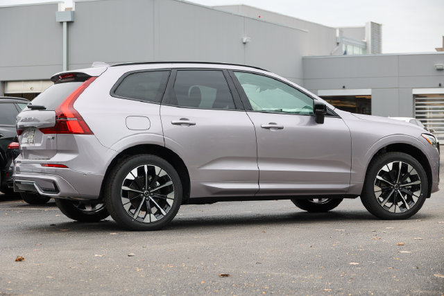 2026 Volvo XC60 Plus - Photo 14