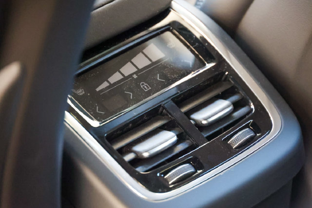 2026 Volvo XC60 Ultra - Photo 33