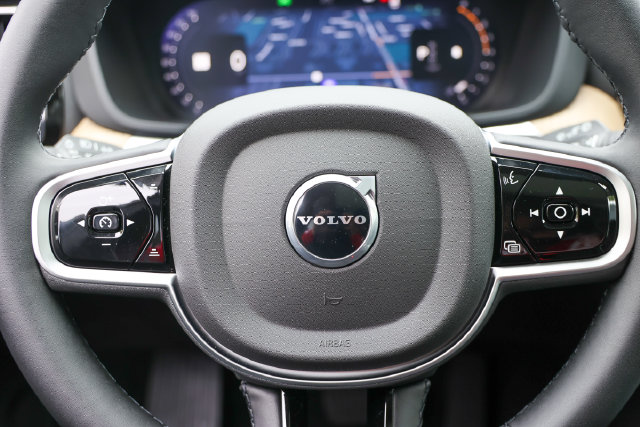 2026 Volvo XC60 Plus - Photo 28