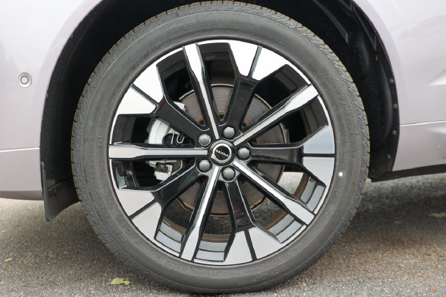 2026 Volvo XC60 Plus - Photo 7