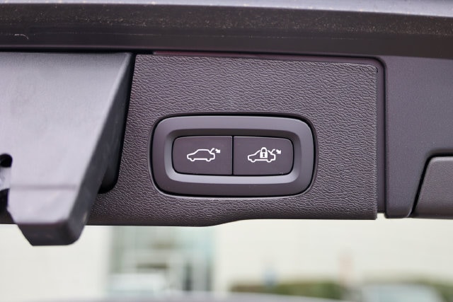 2026 Volvo XC60 Plus - Photo 32