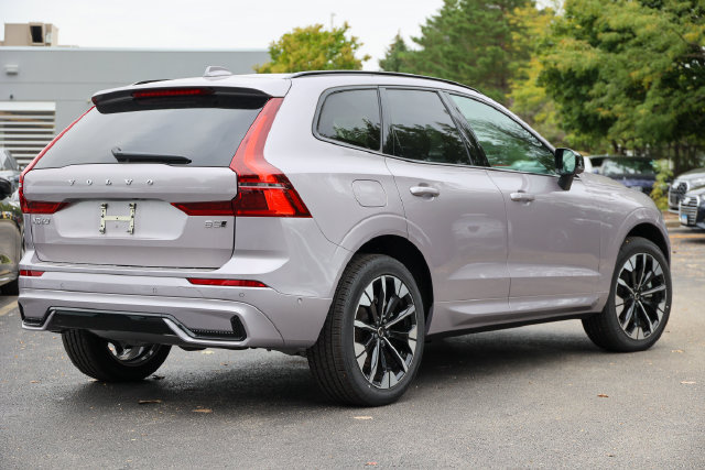 2026 Volvo XC60 Plus - Photo 2