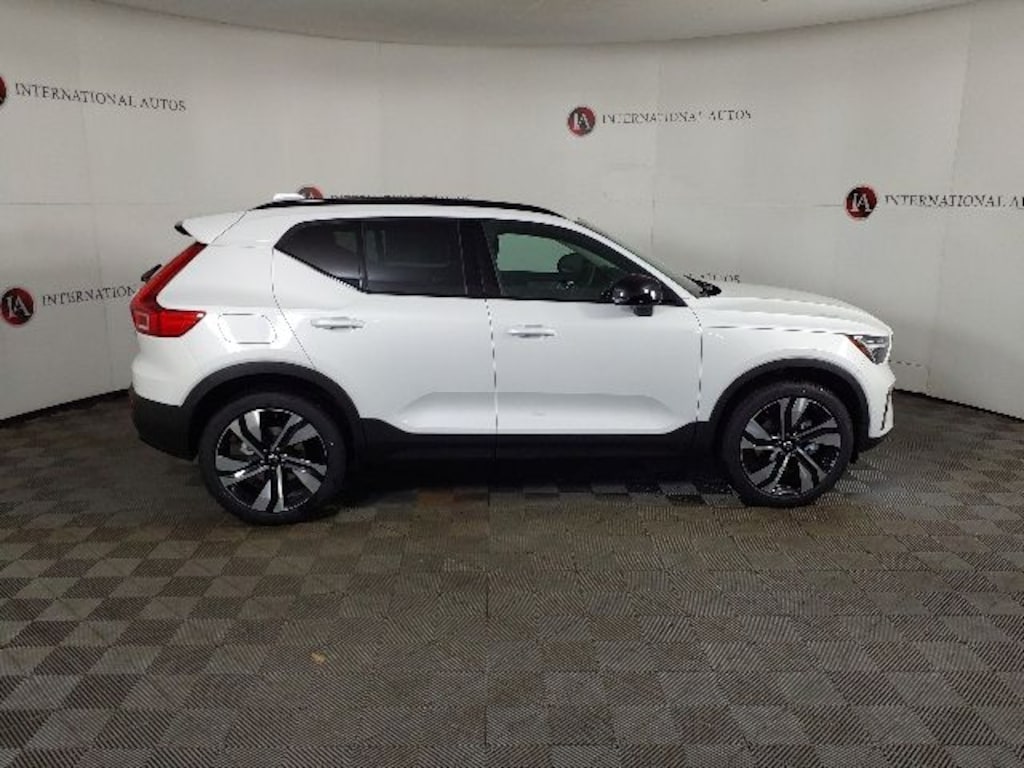 Used 2026 Volvo XC40 B5 Ultra SUV