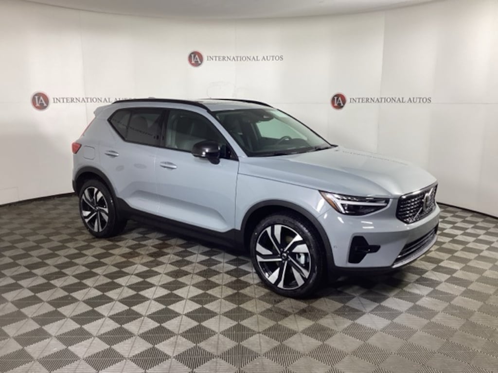 New 2026 Volvo XC40 B5 Ultra SUV