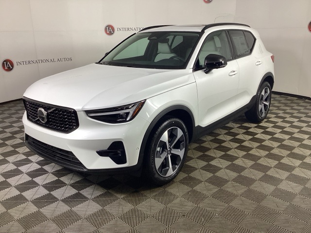 New 2026 Volvo XC40 B4 Plus FWD SUV for sale in Tinley Park, IL
