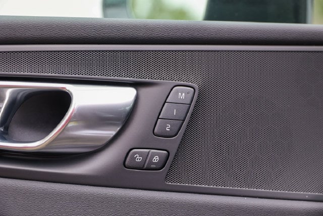 2026 Volvo XC60 Plus - Photo 4