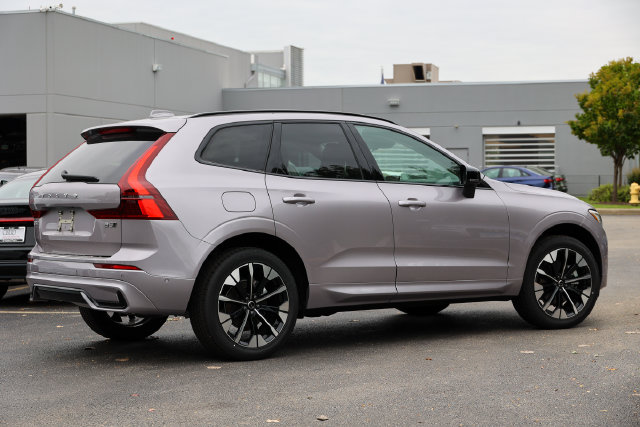 2026 Volvo XC60 Plus - Photo 13