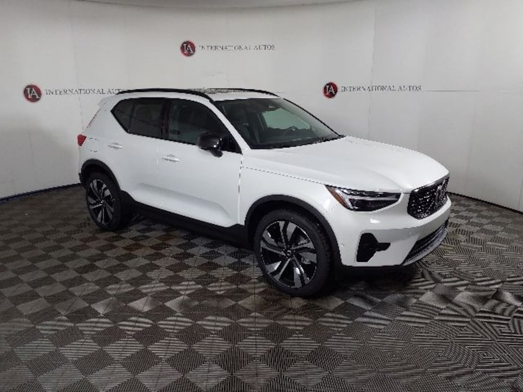 Used 2026 Volvo XC40 B5 Ultra SUV
