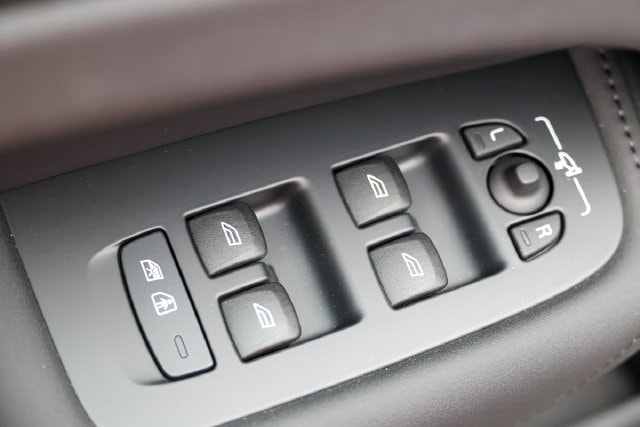 2026 Volvo XC60 Plus - Photo 5