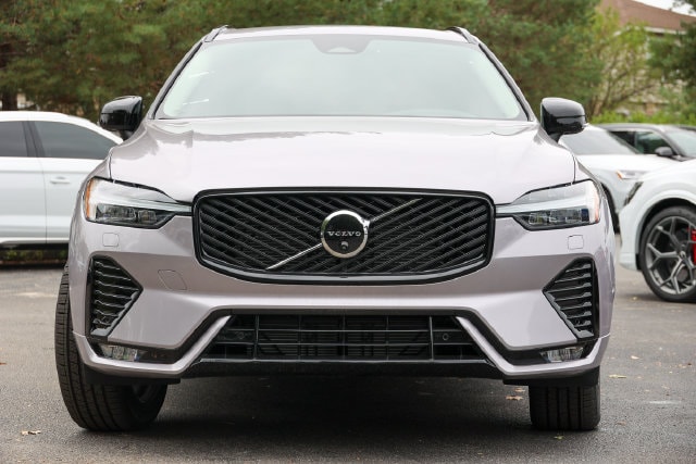 2026 Volvo XC60 Plus - Photo 8