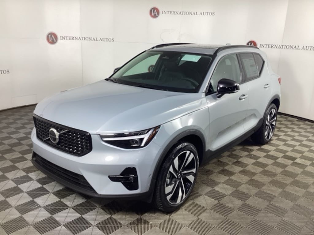 New 2026 Volvo XC40 B5 Ultra SUV
