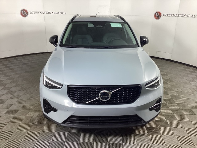 New 2026 Volvo XC40 B5 Ultra SUV