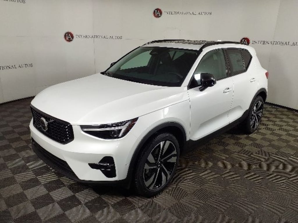 Used 2026 Volvo XC40 B5 Ultra SUV