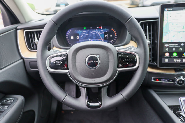 2026 Volvo XC60 Plus - Photo 27