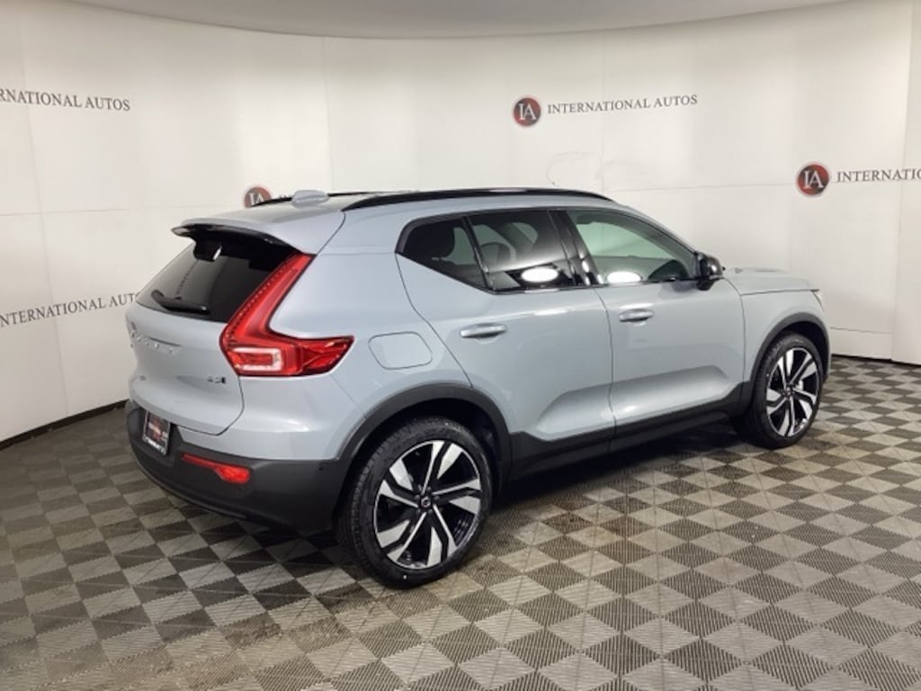 New 2026 Volvo XC40 B5 Ultra SUV
