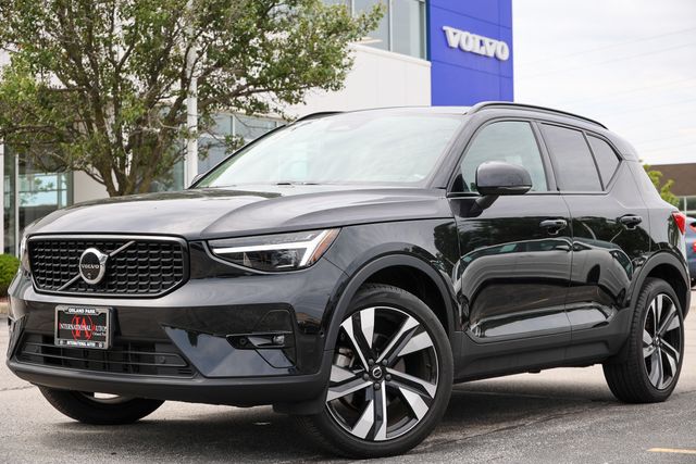 pre-owned 2024 Volvo XC40 Ultimate SUV for sale in Orland Park, near Chicago, IL
